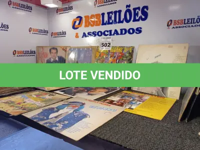 LOTE 502 - 01 LOTE COM DIVERSOS DISCOS DE VINIL. (NO ESTADO) ATENÇÃO! FAZER A VISITAÇÃO ANTES DE ARREMATAR, NÃO SABEMOS SE FUNCIONA. LEILÃO NÃO TEM GARANTIA E NEM DEVOLUÇÃO, SUJEITO A POSSÍVEIS AVARIAS VISÍVEIS/OCULTAS E/OU AUSÊNCIA DE COMPONENTES.