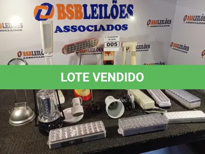 LOTE 005 - 01 LOTE COM VÁRIAS LUMINÁRIAS MARCAS E MODELOS DIVERSOS. (NO ESTADO) ATENÇÃO! FAZER A VISITAÇÃO ANTES DE ARREMATAR, NÃO SABEMOS SE FUNCIONA. LEILÃO NÃO TEM GARANTIA E NEM DEVOLUÇÃO, SUJEITO A POSSÍVEIS AVARIAS VISÍVEIS/OCULTAS E/OU AUSÊNCIA DE COMPONENTES.
