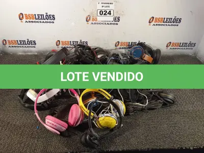 LOTE 024 - 01 LOTE COM VÁRIOS FONES DE OUVIDO MARCAS E MODELOS DIVERSOS. (NO ESTADO) ATENÇÃO! FAZER A VISITAÇÃO ANTES DE ARREMATAR, NÃO SABEMOS SE FUNCIONA. LEILÃO NÃO TEM GARANTIA E NEM DEVOLUÇÃO, SUJEITO A POSSÍVEIS AVARIAS VISÍVEIS/OCULTAS E/OU AUSÊNCIA DE COMPONENTES.