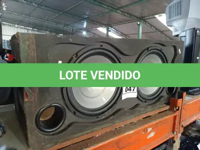 LOTE 047 - 01 CAIXA DE GRAVES COM 02 ALTO-FALANTES. (NO ESTADO) ATENÇÃO! FAZER A VISITAÇÃO ANTES DE ARREMATAR, NÃO SABEMOS SE FUNCIONA. LEILÃO NÃO TEM GARANTIA E NEM DEVOLUÇÃO, SUJEITO A POSSÍVEIS AVARIAS VISÍVEIS/OCULTAS E/OU AUSÊNCIA DE COMPONENTES.