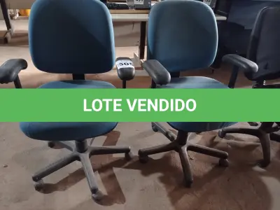 LOTE 505 - 02 CADEIRAS PARA ESCRITÓRIO COM BASE GIRATÓRIA NA COR AZUL. (NO ESTADO) ATENÇÃO! FAZER A VISITAÇÃO ANTES DE ARREMATAR, NÃO SABEMOS SE FUNCIONA. LEILÃO NÃO TEM GARANTIA E NEM DEVOLUÇÃO, SUJEITO A POSSÍVEIS AVARIAS VISÍVEIS/OCULTAS E/OU AUSÊNCIA DE COMPONENTES.