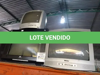 LOTE 048 - 03 TV’S DE TUBO MARCAS E MODELOS DIVERSOS. (NO ESTADO) ATENÇÃO! FAZER A VISITAÇÃO ANTES DE ARREMATAR, NÃO SABEMOS SE FUNCIONA. LEILÃO NÃO TEM GARANTIA E NEM DEVOLUÇÃO, SUJEITO A POSSÍVEIS AVARIAS VISÍVEIS/OCULTAS E/OU AUSÊNCIA DE COMPONENTES.