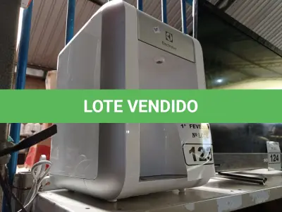 LOTE 123 - 01 PURIFICADOR DE ÁGUA MARCA ELECTROLUX. (NO ESTADO) ATENÇÃO! FAZER A VISITAÇÃO ANTES DE ARREMATAR, NÃO SABEMOS SE FUNCIONA. LEILÃO NÃO TEM GARANTIA E NEM DEVOLUÇÃO, SUJEITO A POSSÍVEIS AVARIAS VISÍVEIS/OCULTAS E/OU AUSÊNCIA DE COMPONENTES.