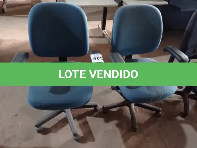 LOTE 505 - 02 CADEIRAS PARA ESCRITÓRIO COM BASE GIRATÓRIA NA COR AZUL. (NO ESTADO) ATENÇÃO! FAZER A VISITAÇÃO ANTES DE ARREMATAR, NÃO SABEMOS SE FUNCIONA. LEILÃO NÃO TEM GARANTIA E NEM DEVOLUÇÃO, SUJEITO A POSSÍVEIS AVARIAS VISÍVEIS/OCULTAS E/OU AUSÊNCIA DE COMPONENTES.