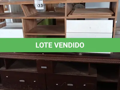 LOTE 533 - 02 RACK’S BAIXOS EM MADEIRA COM RODINHAS. (NO ESTADO) ATENÇÃO! FAZER A VISITAÇÃO ANTES DE ARREMATAR, NÃO SABEMOS SE FUNCIONA. LEILÃO NÃO TEM GARANTIA E NEM DEVOLUÇÃO, SUJEITO A POSSÍVEIS AVARIAS VISÍVEIS/OCULTAS E/OU AUSÊNCIA DE COMPONENTES.