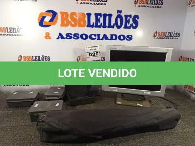 LOTE 029 - 01 TRIPÉ PARA CÂMERA, 01 MONITOR E 04 CAIXAS DE PASSAGEM. (NO ESTADO) ATENÇÃO! FAZER A VISITAÇÃO ANTES DE ARREMATAR, NÃO SABEMOS SE FUNCIONA. LEILÃO NÃO TEM GARANTIA E NEM DEVOLUÇÃO, SUJEITO A POSSÍVEIS AVARIAS VISÍVEIS/OCULTAS E/OU AUSÊNCIA DE COMPONENTES.