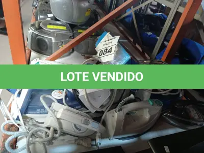 LOTE 084 - 01 LOTE COM VÁRIOS FERROS DE PASSAR ROUPAS MARCAS E MODELOS DIVERSOS. (NO ESTADO) ATENÇÃO! FAZER A VISITAÇÃO ANTES DE ARREMATAR, NÃO SABEMOS SE FUNCIONA. LEILÃO NÃO TEM GARANTIA E NEM DEVOLUÇÃO, SUJEITO A POSSÍVEIS AVARIAS VISÍVEIS/OCULTAS E/OU AUSÊNCIA DE COMPONENTES.