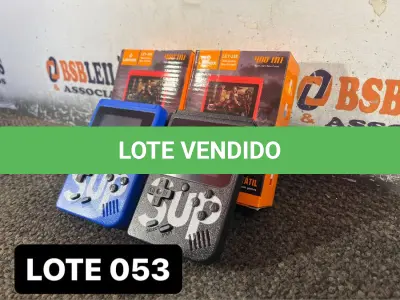LOTE 053 - 02 VIDEOGAMES PORTATEIS RETRO COM INUMEROS JOGOS ( NOVO ) ( NO ESTADO )