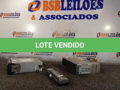 LOTE 012 - 02 APARELHOS DE SOM AUTOMOTIVO. (NO ESTADO) ATENÇÃO! FAZER A VISITAÇÃO ANTES DE ARREMATAR, NÃO SABEMOS SE FUNCIONA. LEILÃO NÃO TEM GARANTIA E NEM DEVOLUÇÃO, SUJEITO A POSSÍVEIS AVARIAS VISÍVEIS/OCULTAS E/OU AUSÊNCIA DE COMPONENTES.