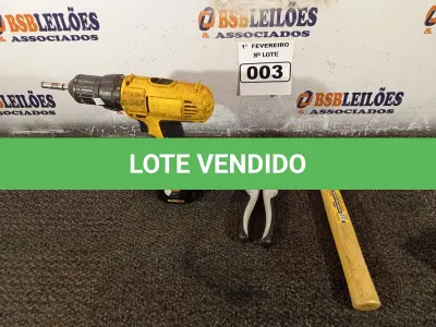 LOTE 003 - 01 PARAFUSADEIRA, 01 ALICATE DE CORTE E 01 MARTELO. (NO ESTADO) ATENÇÃO! FAZER A VISITAÇÃO ANTES DE ARREMATAR, NÃO SABEMOS SE FUNCIONA. LEILÃO NÃO TEM GARANTIA E NEM DEVOLUÇÃO, SUJEITO A POSSÍVEIS AVARIAS VISÍVEIS/OCULTAS E/OU AUSÊNCIA DE COMPONENTES.