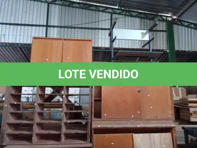 LOTE 514 - 02 MESAS, 03 ARMÁRIOS BAIXOS E 01 ESCANINHO. (NO ESTADO) ATENÇÃO! FAZER A VISITAÇÃO ANTES DE ARREMATAR, NÃO SABEMOS SE FUNCIONA. LEILÃO NÃO TEM GARANTIA E NEM DEVOLUÇÃO, SUJEITO A POSSÍVEIS AVARIAS VISÍVEIS/OCULTAS E/OU AUSÊNCIA DE COMPONENTES.