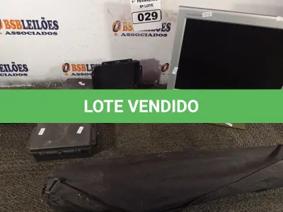 LOTE 029 - 01 TRIPÉ PARA CÂMERA, 01 MONITOR E 04 CAIXAS DE PASSAGEM. (NO ESTADO) ATENÇÃO! FAZER A VISITAÇÃO ANTES DE ARREMATAR, NÃO SABEMOS SE FUNCIONA. LEILÃO NÃO TEM GARANTIA E NEM DEVOLUÇÃO, SUJEITO A POSSÍVEIS AVARIAS VISÍVEIS/OCULTAS E/OU AUSÊNCIA DE COMPONENTES.