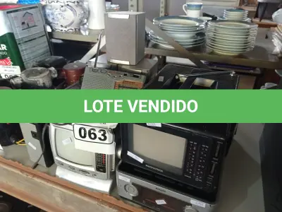 LOTE 063 - 02 TV’S 12V, 02 APARELHOS DE SOM, 01 RADIO RELÓGIO, 01 RADIO AM/FM E 05 CAIXINHAS DE SOM PARA HOME THEATER. (NO ESTADO) ATENÇÃO! FAZER A VISITAÇÃO ANTES DE ARREMATAR, NÃO SABEMOS SE FUNCIONA. LEILÃO NÃO TEM GARANTIA E NEM DEVOLUÇÃO, SUJEITO A POSSÍVEIS AVARIAS VISÍVEIS/OCULTAS E/OU AUSÊNCIA DE COMPONENTES.
