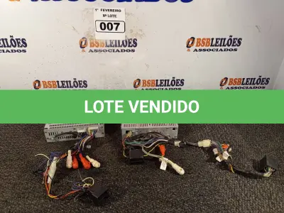 LOTE 007 - 02 APARELHOS DE SOM AUTOMOTIVO. (NO ESTADO) ATENÇÃO! FAZER A VISITAÇÃO ANTES DE ARREMATAR, NÃO SABEMOS SE FUNCIONA. LEILÃO NÃO TEM GARANTIA E NEM DEVOLUÇÃO, SUJEITO A POSSÍVEIS AVARIAS VISÍVEIS/OCULTAS E/OU AUSÊNCIA DE COMPONENTES.