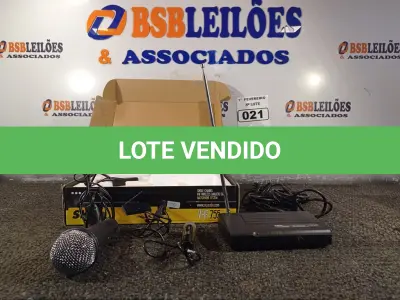 LOTE 021 - 01 KIT MICROFONE SKP. (NO ESTADO) ATENÇÃO! FAZER A VISITAÇÃO ANTES DE ARREMATAR, NÃO SABEMOS SE FUNCIONA. LEILÃO NÃO TEM GARANTIA E NEM DEVOLUÇÃO, SUJEITO A POSSÍVEIS AVARIAS VISÍVEIS/OCULTAS E/OU AUSÊNCIA DE COMPONENTES.