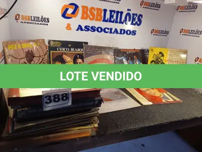 LOTE 388 - 01 LOTE COM DIVERSOS DISCOS DE VINIL. (NO ESTADO) ATENÇÃO! FAZER A VISITAÇÃO ANTES DE ARREMATAR, NÃO SABEMOS SE FUNCIONA. LEILÃO NÃO TEM GARANTIA E NEM DEVOLUÇÃO, SUJEITO A POSSÍVEIS AVARIAS VISÍVEIS/OCULTAS E/OU AUSÊNCIA DE COMPONENTES.