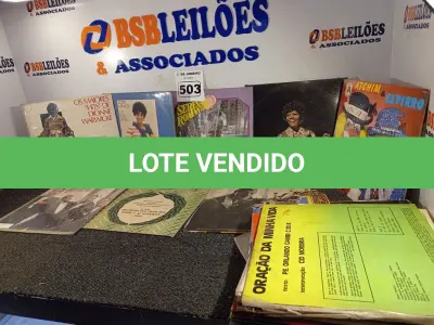 LOTE 503 - 01 LOTE COM DIVERSOS DISCOS DE VINIL. (NO ESTADO) ATENÇÃO! FAZER A VISITAÇÃO ANTES DE ARREMATAR, NÃO SABEMOS SE FUNCIONA. LEILÃO NÃO TEM GARANTIA E NEM DEVOLUÇÃO, SUJEITO A POSSÍVEIS AVARIAS VISÍVEIS/OCULTAS E/OU AUSÊNCIA DE COMPONENTES.
