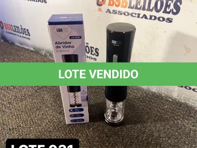 LOTE 031 - 01 ABRIDOR DE VINHO AUTOMÁTICO NA COR PRETA ( NOVO ) ( NO ESTADO )