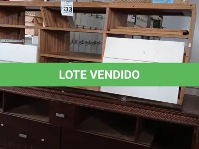 LOTE 533 - 02 RACK’S BAIXOS EM MADEIRA COM RODINHAS. (NO ESTADO) ATENÇÃO! FAZER A VISITAÇÃO ANTES DE ARREMATAR, NÃO SABEMOS SE FUNCIONA. LEILÃO NÃO TEM GARANTIA E NEM DEVOLUÇÃO, SUJEITO A POSSÍVEIS AVARIAS VISÍVEIS/OCULTAS E/OU AUSÊNCIA DE COMPONENTES.