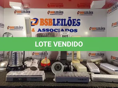 LOTE 005 - 01 LOTE COM VÁRIAS LUMINÁRIAS MARCAS E MODELOS DIVERSOS. (NO ESTADO) ATENÇÃO! FAZER A VISITAÇÃO ANTES DE ARREMATAR, NÃO SABEMOS SE FUNCIONA. LEILÃO NÃO TEM GARANTIA E NEM DEVOLUÇÃO, SUJEITO A POSSÍVEIS AVARIAS VISÍVEIS/OCULTAS E/OU AUSÊNCIA DE COMPONENTES.