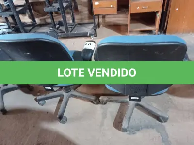 LOTE 501 - 02 CADEIRAS PARA ESCRITÓRIO COM BASE GIRATÓRIA NA COR AZUL. (NO ESTADO) ATENÇÃO! FAZER A VISITAÇÃO ANTES DE ARREMATAR, NÃO SABEMOS SE FUNCIONA. LEILÃO NÃO TEM GARANTIA E NEM DEVOLUÇÃO, SUJEITO A POSSÍVEIS AVARIAS VISÍVEIS/OCULTAS E/OU AUSÊNCIA DE COMPONENTES.
