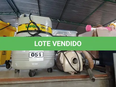 LOTE 051 - 02 ASPIRADORES DE PÓ MARCAS E MODELOS DIVERSOS. (NO ESTADO) ATENÇÃO! FAZER A VISITAÇÃO ANTES DE ARREMATAR, NÃO SABEMOS SE FUNCIONA. LEILÃO NÃO TEM GARANTIA E NEM DEVOLUÇÃO, SUJEITO A POSSÍVEIS AVARIAS VISÍVEIS/OCULTAS E/OU AUSÊNCIA DE COMPONENTES.