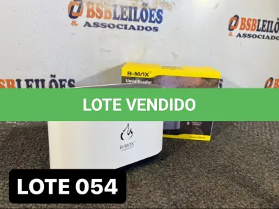 LOTE 054 - 01 UMIDIFICADOR E AROMATIZADOR COM PROJETOR DE LUZES ( NOVO ) ( NO ESTADO )