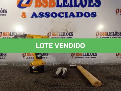 LOTE 003 - 01 PARAFUSADEIRA, 01 ALICATE DE CORTE E 01 MARTELO. (NO ESTADO) ATENÇÃO! FAZER A VISITAÇÃO ANTES DE ARREMATAR, NÃO SABEMOS SE FUNCIONA. LEILÃO NÃO TEM GARANTIA E NEM DEVOLUÇÃO, SUJEITO A POSSÍVEIS AVARIAS VISÍVEIS/OCULTAS E/OU AUSÊNCIA DE COMPONENTES.
