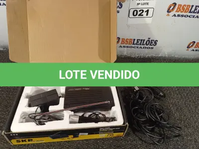 LOTE 021 - 01 KIT MICROFONE SKP. (NO ESTADO) ATENÇÃO! FAZER A VISITAÇÃO ANTES DE ARREMATAR, NÃO SABEMOS SE FUNCIONA. LEILÃO NÃO TEM GARANTIA E NEM DEVOLUÇÃO, SUJEITO A POSSÍVEIS AVARIAS VISÍVEIS/OCULTAS E/OU AUSÊNCIA DE COMPONENTES.
