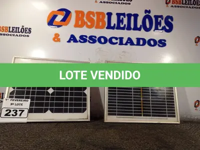LOTE 237 - 02 PAINÉIS SOLARES 18V 10W. (NO ESTADO) ATENÇÃO! FAZER A VISITAÇÃO ANTES DE ARREMATAR, NÃO SABEMOS SE FUNCIONA. LEILÃO NÃO TEM GARANTIA E NEM DEVOLUÇÃO, SUJEITO A POSSÍVEIS AVARIAS VISÍVEIS/OCULTAS E/OU AUSÊNCIA DE COMPONENTES.