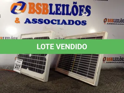 LOTE 237 - 02 PAINÉIS SOLARES 18V 10W. (NO ESTADO) ATENÇÃO! FAZER A VISITAÇÃO ANTES DE ARREMATAR, NÃO SABEMOS SE FUNCIONA. LEILÃO NÃO TEM GARANTIA E NEM DEVOLUÇÃO, SUJEITO A POSSÍVEIS AVARIAS VISÍVEIS/OCULTAS E/OU AUSÊNCIA DE COMPONENTES.