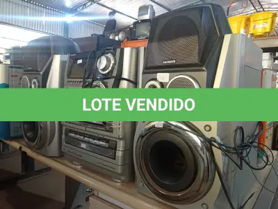 LOTE 204 - 01 APARELHO DE SOM 3X1 MARCA AIWA. (NO ESTADO) ATENÇÃO! FAZER A VISITAÇÃO ANTES DE ARREMATAR, NÃO SABEMOS SE FUNCIONA. LEILÃO NÃO TEM GARANTIA E NEM DEVOLUÇÃO, SUJEITO A POSSÍVEIS AVARIAS VISÍVEIS/OCULTAS E/OU AUSÊNCIA DE COMPONENTES.