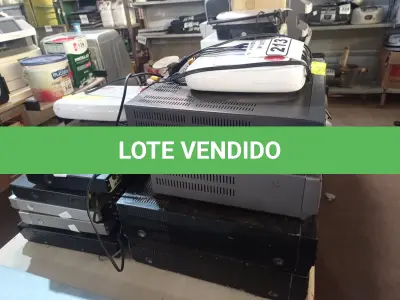 LOTE 213 - 08 APARELHOS DE DVD E 04 VÍDEOS CASSETES MARCAS E MODELOS DIVERSOS. (NO ESTADO) ATENÇÃO! FAZER A VISITAÇÃO ANTES DE ARREMATAR, NÃO SABEMOS SE FUNCIONA. LEILÃO NÃO TEM GARANTIA E NEM DEVOLUÇÃO, SUJEITO A POSSÍVEIS AVARIAS VISÍVEIS/OCULTAS E/OU AUSÊNCIA DE COMPONENTES.