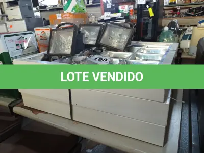 LOTE 198 - 06 LUMINÁRIAS MARCAS E MODELOS DIVERSOS. (NO ESTADO) ATENÇÃO! FAZER A VISITAÇÃO ANTES DE ARREMATAR, NÃO SABEMOS SE FUNCIONA. LEILÃO NÃO TEM GARANTIA E NEM DEVOLUÇÃO, SUJEITO A POSSÍVEIS AVARIAS VISÍVEIS/OCULTAS E/OU AUSÊNCIA DE COMPONENTES.