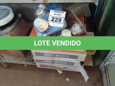 LOTE 229 - 01 LOTE COM VÁRIAS LUMINÁRIAS MARCAS E MODELOS DIVERSOS.  (NO ESTADO) ATENÇÃO! FAZER A VISITAÇÃO ANTES DE ARREMATAR, NÃO SABEMOS SE FUNCIONA. LEILÃO NÃO TEM GARANTIA E NEM DEVOLUÇÃO, SUJEITO A POSSÍVEIS AVARIAS VISÍVEIS/OCULTAS E/OU AUSÊNCIA DE COMPONENTES.