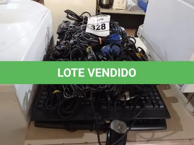 LOTE 328 - 01 LOTE COM VÁRIOS TECLADOS, CABOS DE FORÇA, MOUSES E CABOS DE VÍDEO MARCAS E MODELOS DIVERSOS. (NO ESTADO) ATENÇÃO! FAZER A VISITAÇÃO ANTES DE ARREMATAR, NÃO SABEMOS SE FUNCIONA. LEILÃO NÃO TEM GARANTIA E NEM DEVOLUÇÃO, SUJEITO A POSSÍVEIS AVARIAS VISÍVEIS/OCULTAS E/OU AUSÊNCIA DE COMPONENTES.