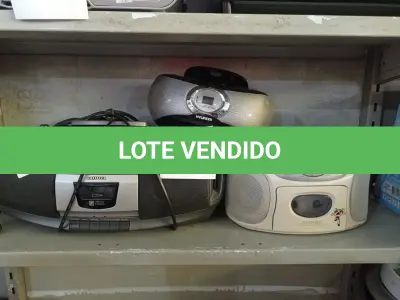 LOTE 224 - 03 APARELHOS DE SOM MARCAS E MODELOS DIVERSOS. (NO ESTADO) ATENÇÃO! FAZER A VISITAÇÃO ANTES DE ARREMATAR, NÃO SABEMOS SE FUNCIONA. LEILÃO NÃO TEM GARANTIA E NEM DEVOLUÇÃO, SUJEITO A POSSÍVEIS AVARIAS VISÍVEIS/OCULTAS E/OU AUSÊNCIA DE COMPONENTES.
