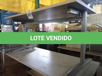 LOTE 357 - 02 MESAS DE ESCRITÓRIO SENDO 01 DOBRÁVEL. (NO ESTADO) ATENÇÃO! FAZER A VISITAÇÃO ANTES DE ARREMATAR, NÃO SABEMOS SE FUNCIONA. LEILÃO NÃO TEM GARANTIA E NEM DEVOLUÇÃO, SUJEITO A POSSÍVEIS AVARIAS VISÍVEIS/OCULTAS E/OU AUSÊNCIA DE COMPONENTES.