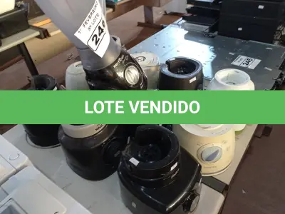 LOTE 246 - 01 LIQUIDIFICADOR E 11 BASES MARCAS E MODELOS DIVERSOS PARA RETIRADA DE PEÇAS. (NO ESTADO) ATENÇÃO! FAZER A VISITAÇÃO ANTES DE ARREMATAR, NÃO SABEMOS SE FUNCIONA. LEILÃO NÃO TEM GARANTIA E NEM DEVOLUÇÃO, SUJEITO A POSSÍVEIS AVARIAS VISÍVEIS/OCULTAS E/OU AUSÊNCIA DE COMPONENTES.