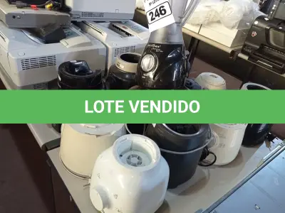 LOTE 246 - 01 LIQUIDIFICADOR E 11 BASES MARCAS E MODELOS DIVERSOS PARA RETIRADA DE PEÇAS. (NO ESTADO) ATENÇÃO! FAZER A VISITAÇÃO ANTES DE ARREMATAR, NÃO SABEMOS SE FUNCIONA. LEILÃO NÃO TEM GARANTIA E NEM DEVOLUÇÃO, SUJEITO A POSSÍVEIS AVARIAS VISÍVEIS/OCULTAS E/OU AUSÊNCIA DE COMPONENTES.