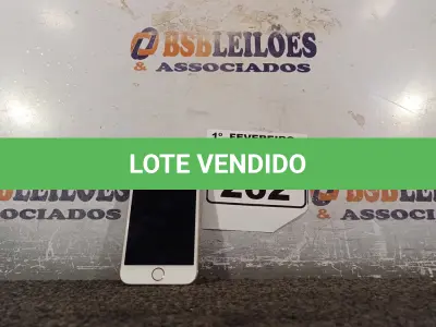 LOTE 262 - 01 CELULAR IPHONE6. (NO ESTADO) ATENÇÃO! FAZER A VISITAÇÃO ANTES DE ARREMATAR, NÃO SABEMOS SE FUNCIONA. LEILÃO NÃO TEM GARANTIA E NEM DEVOLUÇÃO, SUJEITO A POSSÍVEIS AVARIAS VISÍVEIS/OCULTAS E/OU AUSÊNCIA DE COMPONENTES.