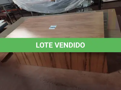 LOTE 086 - 01 BASE DE MESA EM MADEIRA ,01 TAMPO DE MESA EM MADEIRA E VIDRO E 01 TAMPO DE MESA EM MADEIRA (NO ESTADO, NÃO SABEMOS SE FUNCIONA. LEILÃO NÃO TEM GARANTIA E NEM DEVOLUÇÃO).