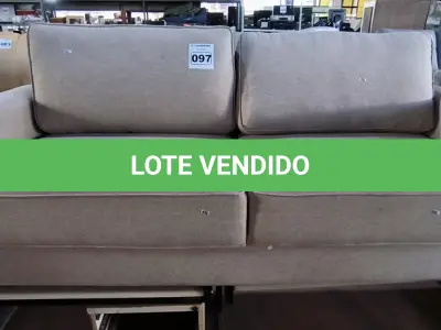 LOTE 097 - 01 SOFÁ ALEXAMDER COM PÉS EM MADEIRA (NO ESTADO, NÃO SABEMOS SE FUNCIONA. LEILÃO NÃO TEM GARANTIA E NEM DEVOLUÇÃO).