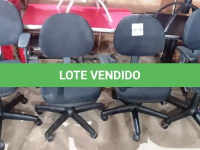LOTE 077 - 04 CADEIRAS GIRATÓRIAS PARA ESCRITÓRIO. (NO ESTADO, NÃO SABEMOS SE FUNCIONA. LEILÃO NÃO TEM GARANTIA E NEM DEVOLUÇÃO).