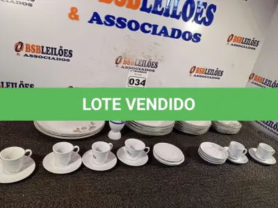 LOTE 034 - 01 LOTE COM PRATOS EM PORCELANA MEDAILLON RENNER E XICARAS EM PORCELANA SCHMIDT (NO ESTADO, NÃO SABEMOS SE FUNCIONA. LEILÃO NÃO TEM GARANTIA E NEM DEVOLUÇÃO).