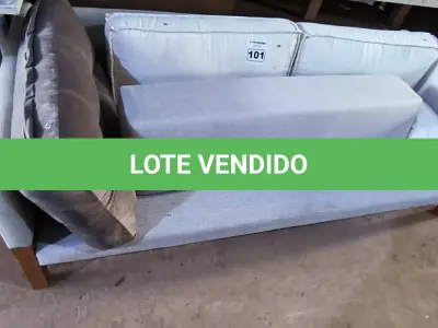 LOTE 101 - 01 SOFÁ SEM AS ALMOFADAS NA MESMA COR (NO ESTADO, NÃO SABEMOS SE FUNCIONA. LEILÃO NÃO TEM GARANTIA E NEM DEVOLUÇÃO).