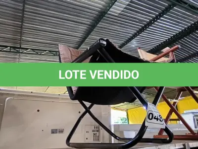 LOTE 048 - 01 CADEIRA DOBRÁVEL (NO ESTADO, NÃO SABEMOS SE FUNCIONA. LEILÃO NÃO TEM GARANTIA E NEM DEVOLUÇÃO).