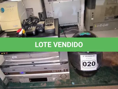 LOTE 020 - 01 LOTE COM APARELHOS DE DVD DIVERSOS, ESTABILIZADOR DE ENERGIA E CAPACETE PARA MOTO (NO ESTADO, NÃO SABEMOS SE FUNCIONA. LEILÃO NÃO TEM GARANTIA E NEM DEVOLUÇÃO).