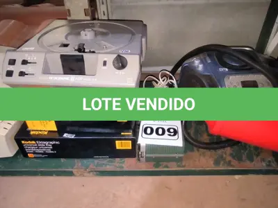 LOTE 009 - 01 LOTE COM PROJETOR DE SLIDE , RADIO , E IMPRESSORA (NO ESTADO, NÃO SABEMOS SE FUNCIONA. LEILÃO NÃO TEM GARANTIA E NEM DEVOLUÇÃO).