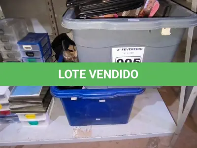 LOTE 005 - 01 LOTE COM BRINQUEDOS ,PASTAS ,GARRAFA DE CAFÉ ,E CONTROLES DE VÍDEO GAME(NO ESTADO, NÃO SABEMOS SE FUNCIONA. LEILÃO NÃO TEM GARANTIA E NEM DEVOLUÇÃO).